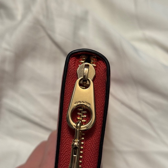 Coach Tote 27 Red Embossed Leather Tote and Wallet - Picture 14 of 14